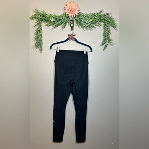 Women’s black Alo yoga pants